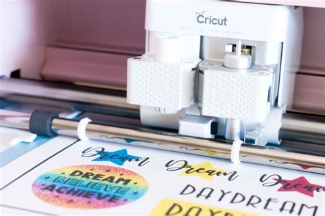 Does Cricut Print: A Symphony of Creativity and Technology