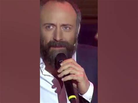  Halit Ergenç Live in Bangkok: An Unforgettable Night of Turkish Delight and Sparkling Laughter!